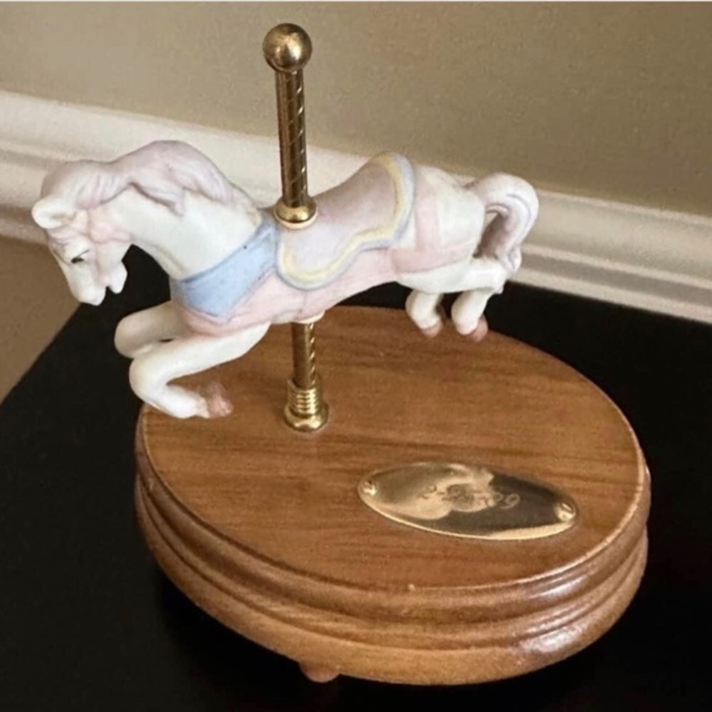 Vintage Animated Musical Carousel Horse Zanzibar Plays It's a Small World.